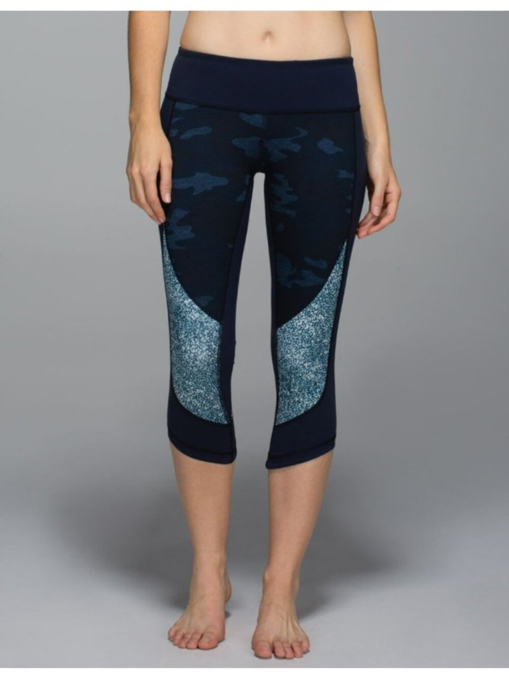 Lululemon Navy Blue Camo Cropped Leggings, Size 6